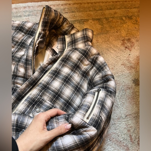 Urban Outfitters BDG Plaid Puffer Jacket - Picture 2 of 5